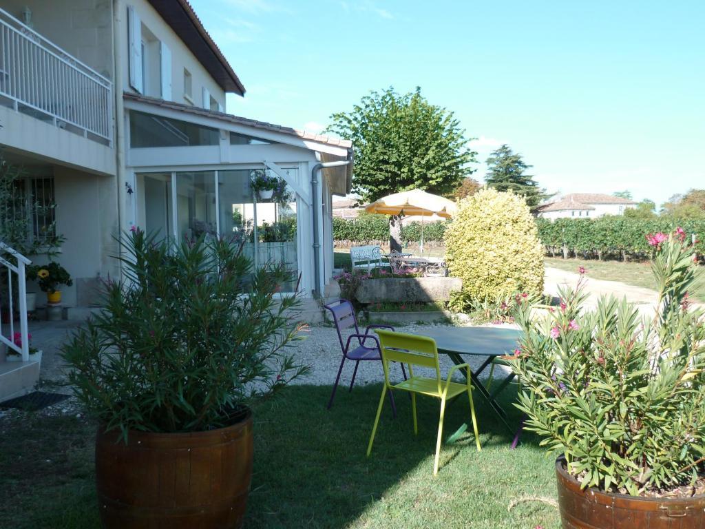 Les Raisins Du Bonheur Puisseguin Exterior foto